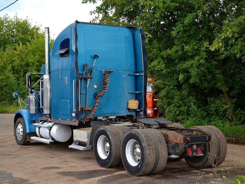 Газон против американских тягачей