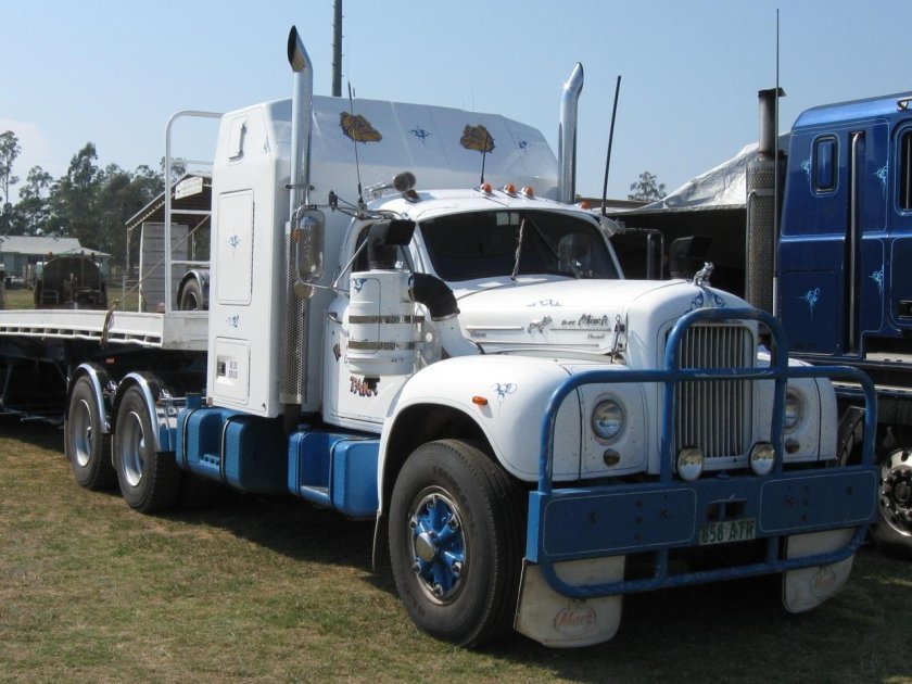 Седельный тягач Mack