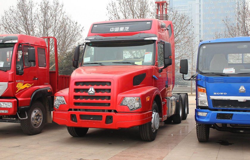 Капотный HOWO седельный тягач