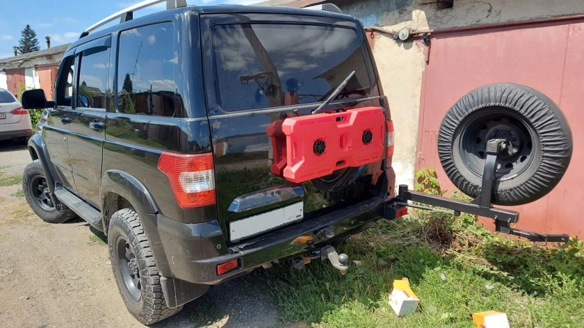 Канистра вместо запаски УАЗ Патриот