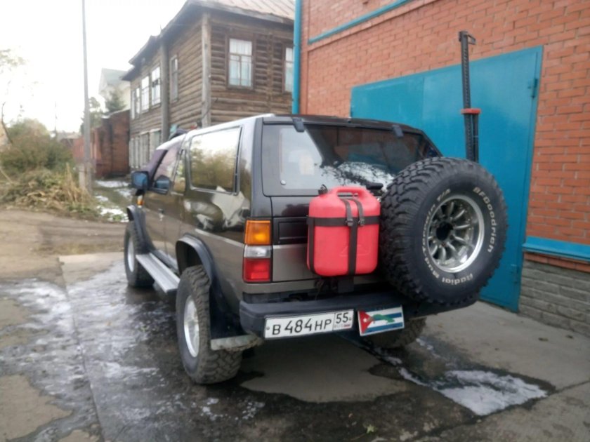 Калитка запасного колеса Ниссан Террано 1