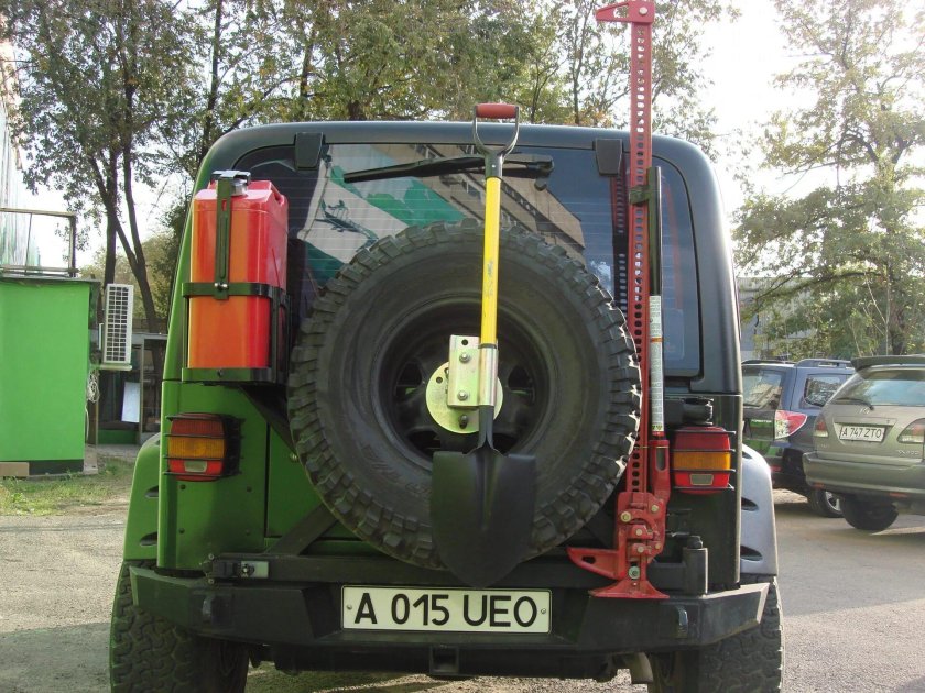 Крепление канистры Jeep Wrangler