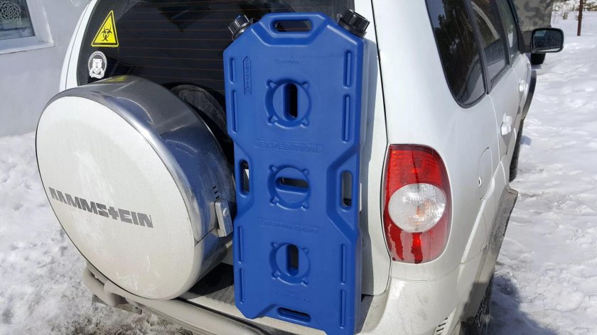 Экспедиционные канистры на ниву Шевроле