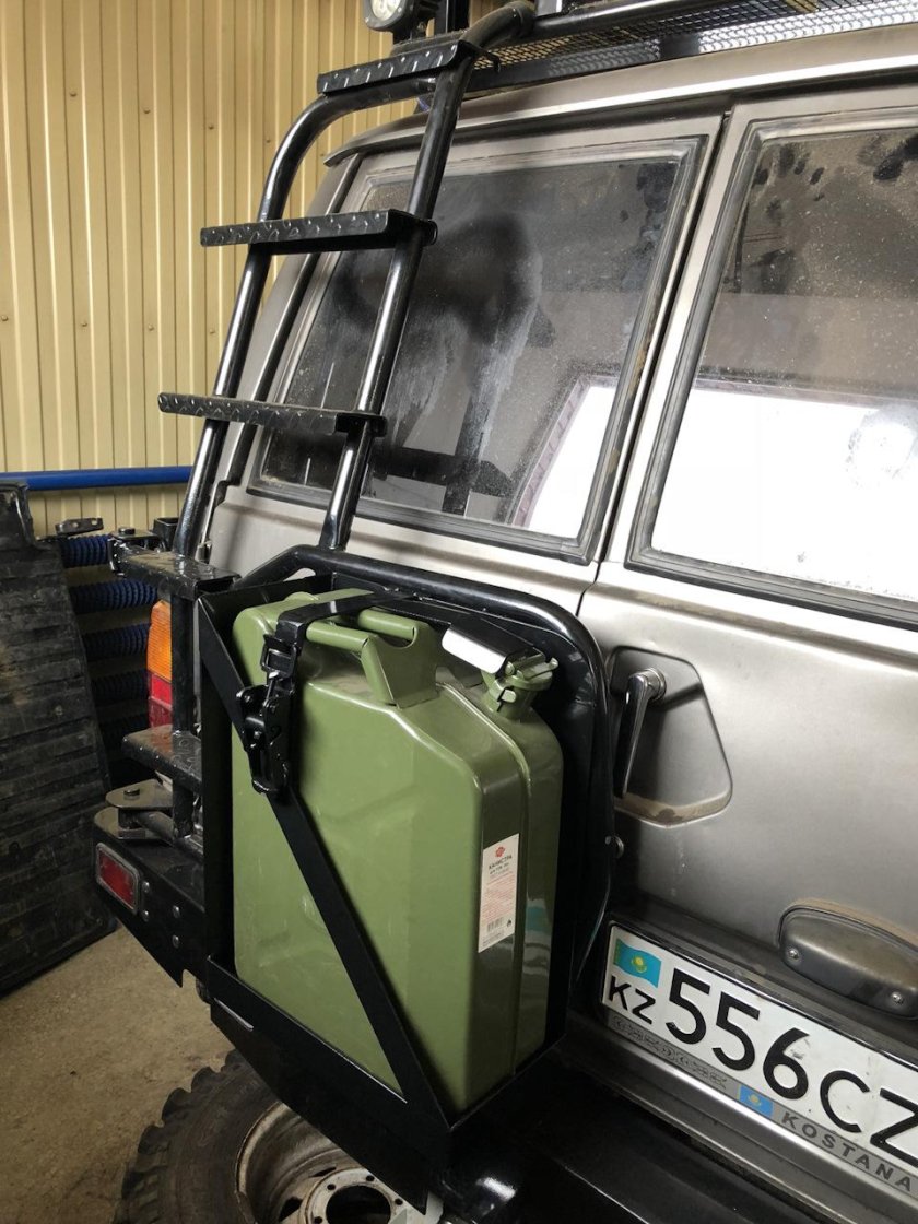 Кронштейн под канистру 20л Патриот