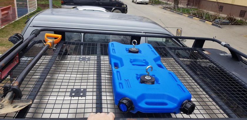 ARB канистры багажник