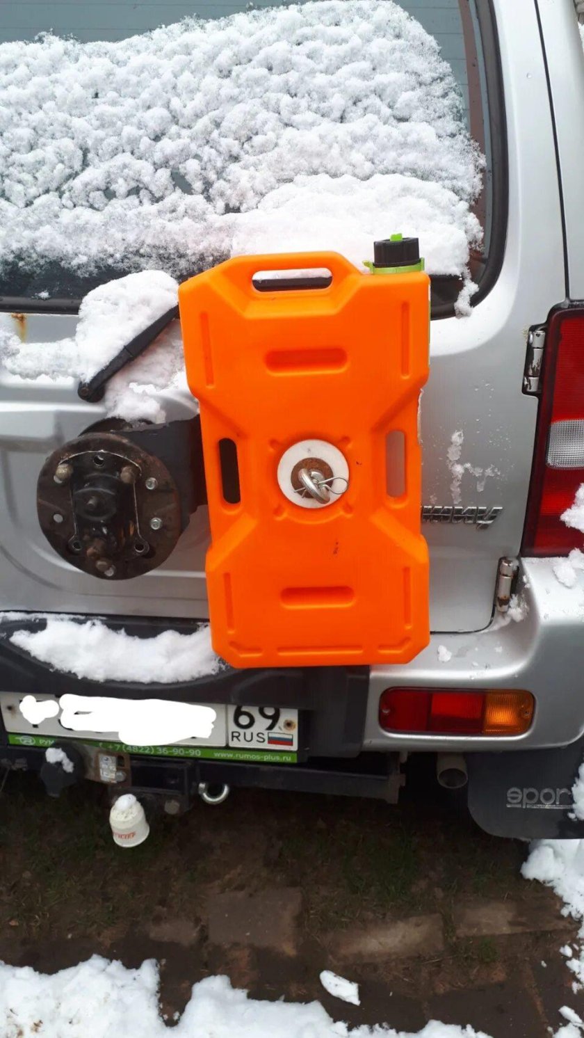 Suzuki Jimny экспедиционная канистра