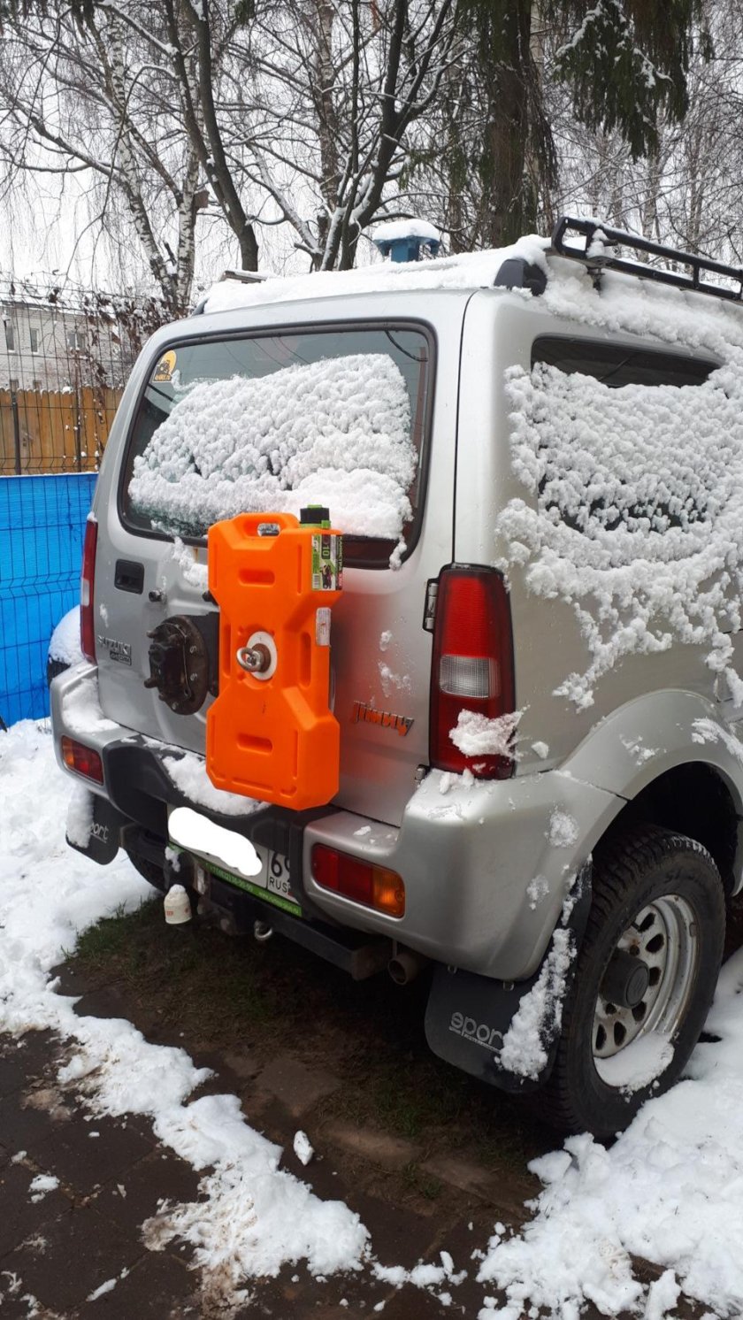 Suzuki Jimny экспедиционная канистра