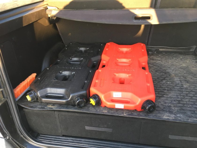 Экспедиционные канистры на УАЗ