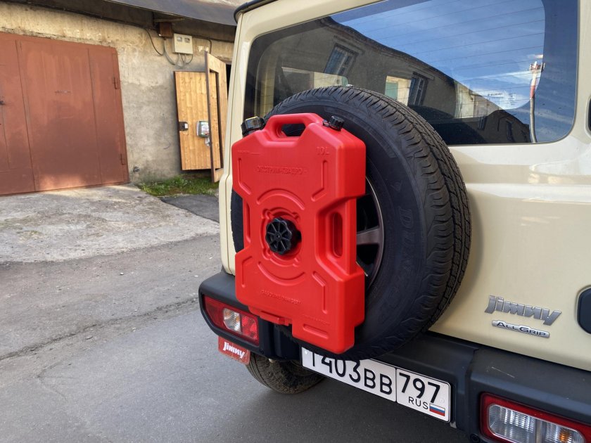 Канистра на запаску Сузуки Джимни