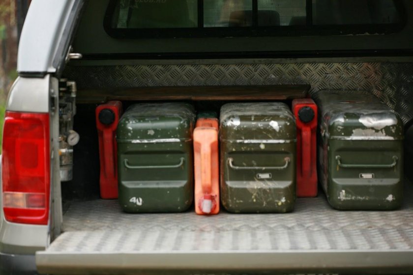 Экспедиционные канистры на ниву Шевроле