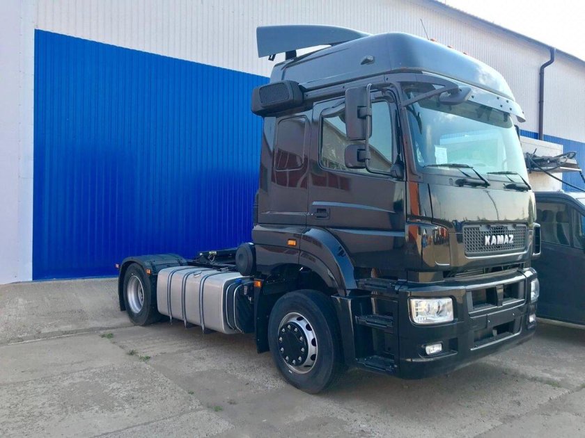 КАМАЗ 5490 черный