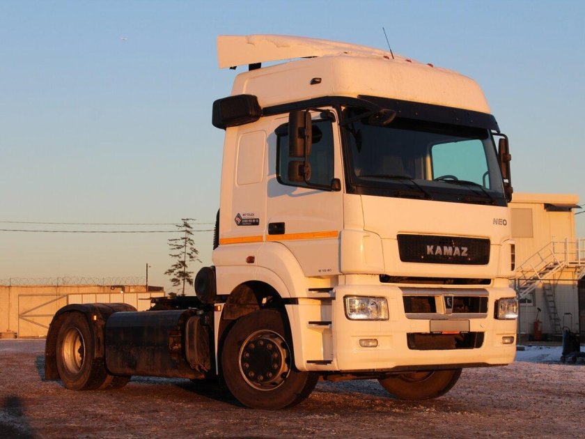 Седельный тягач КАМАЗ 5490