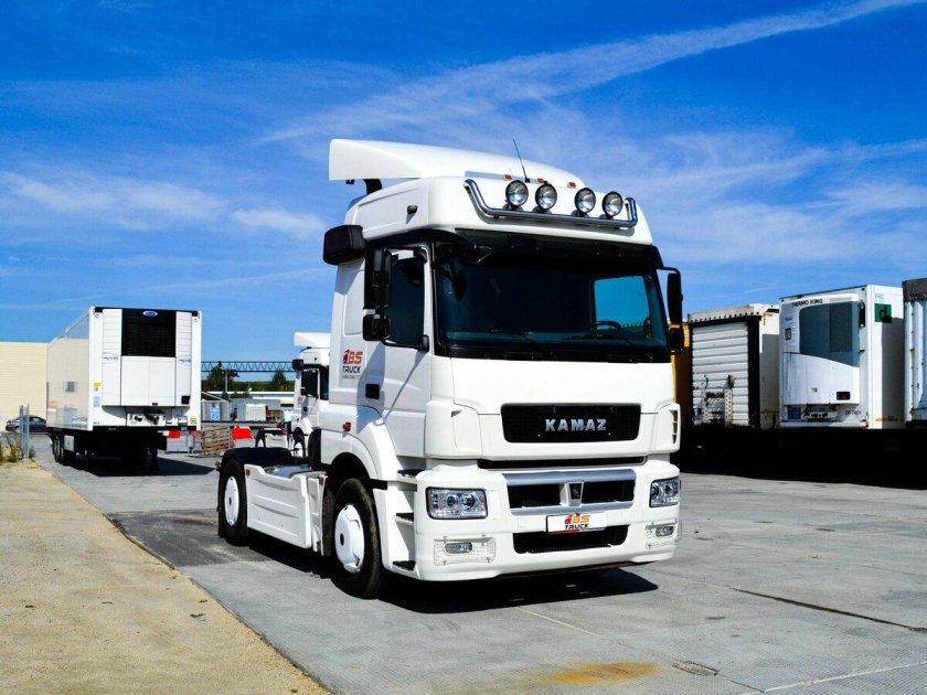 Тягач КАМАЗ 5490