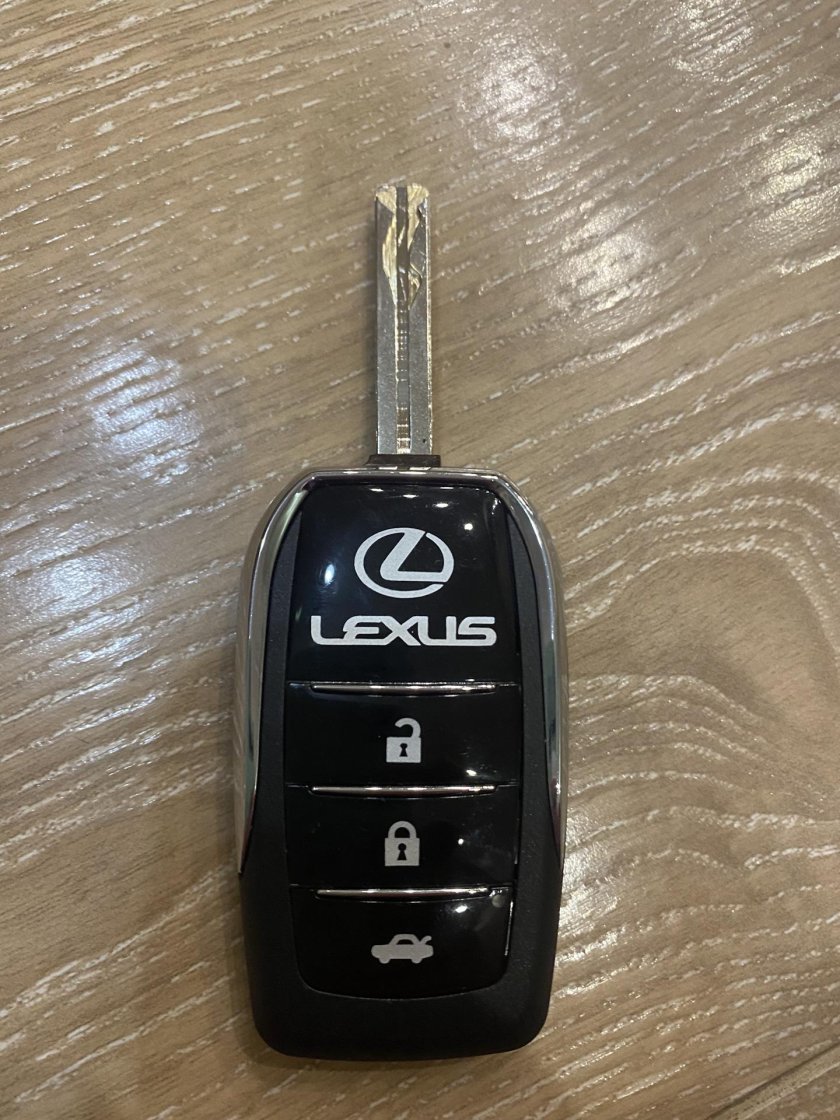 Ключ от Лексуса РХ 330