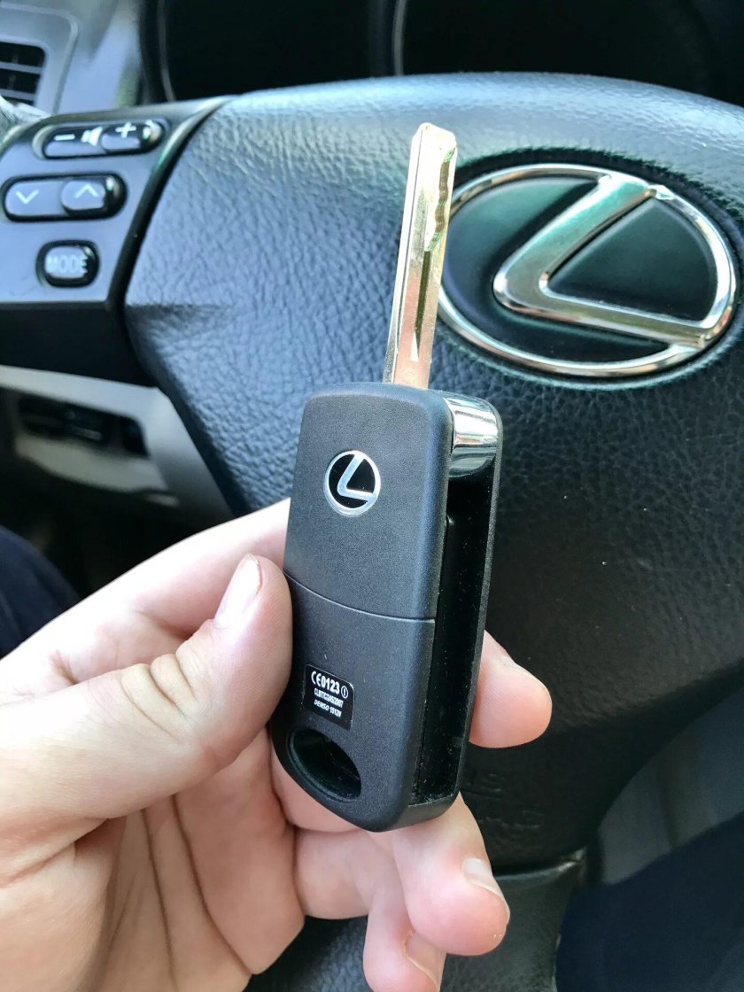 Ключ Lexus lx570