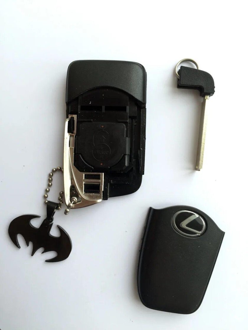 Батарейка в ключ Лексус 570