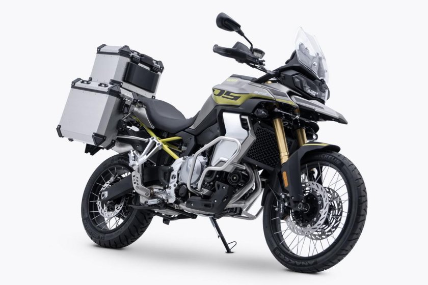 Воге 900 адвенчер