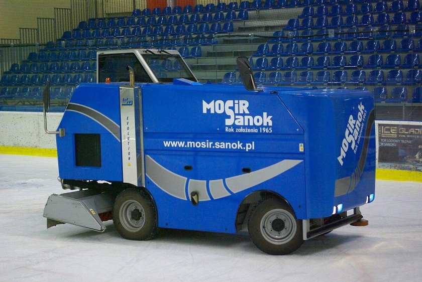 Ледозаливочная машина Zamboni 526