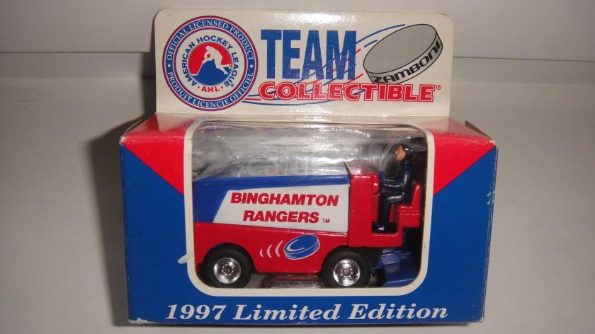 Ледозаливочная машина Zamboni 526