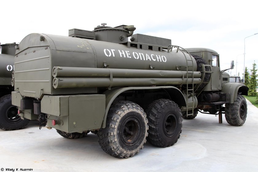 КРАЗ 255 топливозаправщик