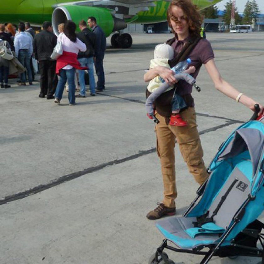 Коляска в самолет для ребенка