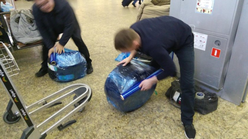 Упаковка багажа