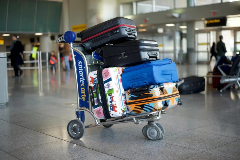 Тележка для багажа в аэропорту