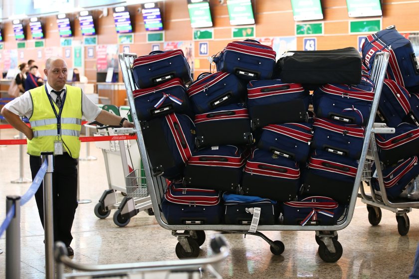 Чемодан в аэропорту