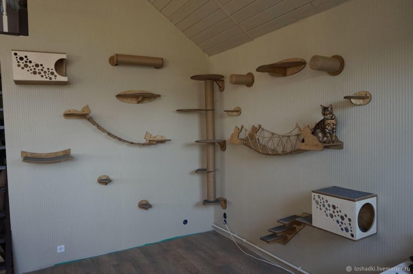 Кошачий домик лазалка