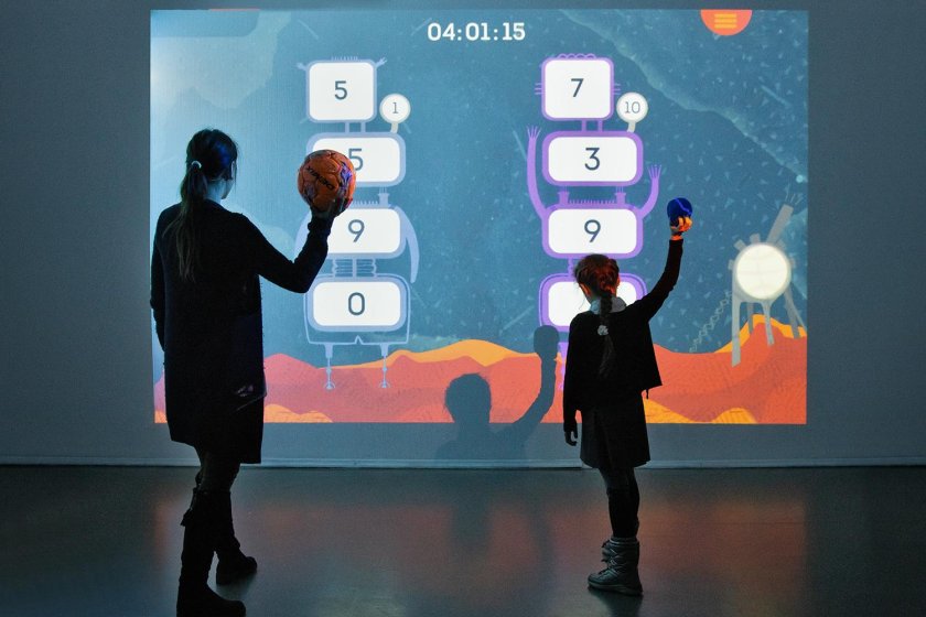 Интерактивная стена