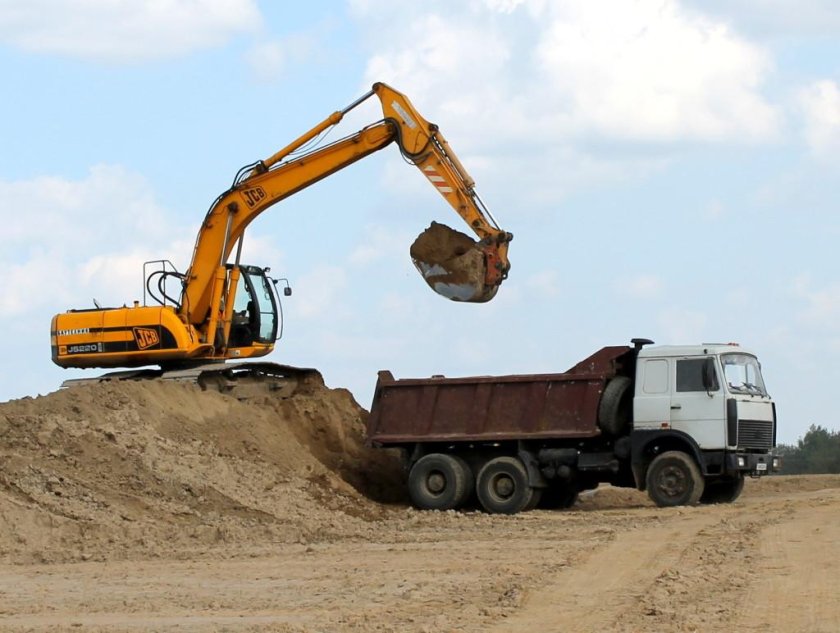 Экскаватор. Самосвал