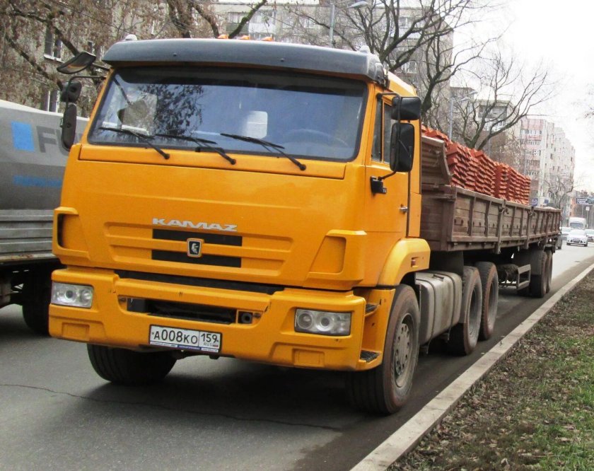 КАМАЗЫ 6511 тягач