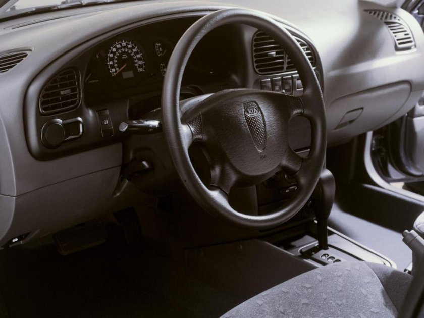 Kia Spectra 2004 салон