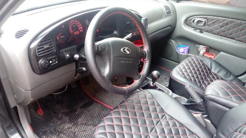 Kia Spectra черный салон