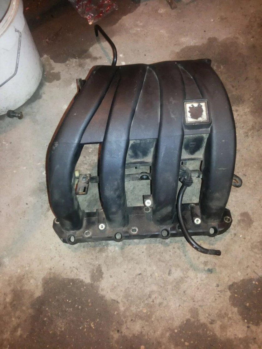 Впускной коллектор Пежо 406