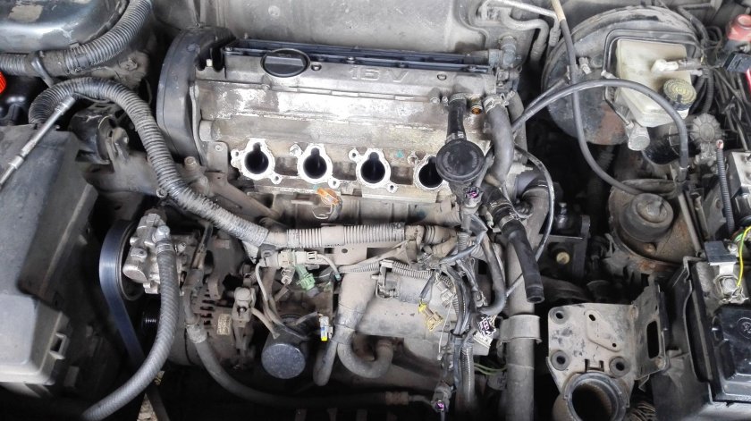 Впускной коллектор Пежо 406 1.8 16v