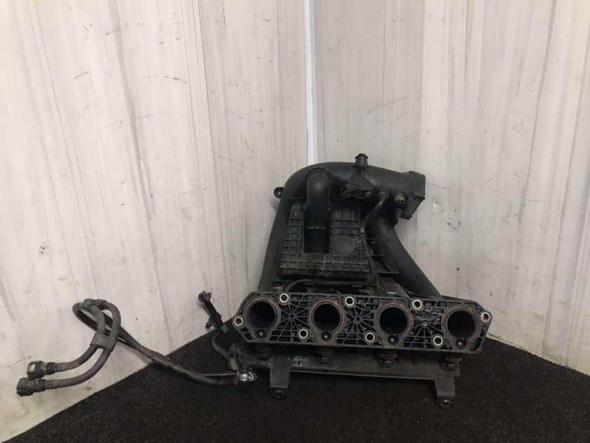 Впускной коллектор Пежо 406 1.8 16v