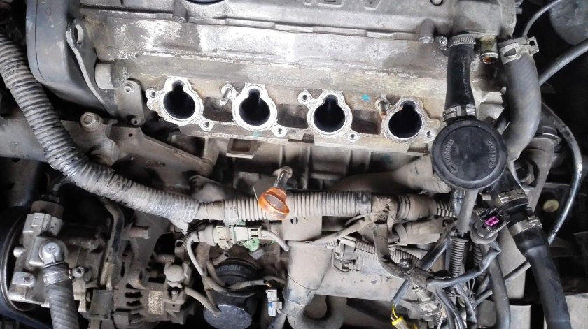 Впускной коллектор Пежо 3008