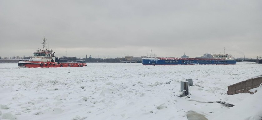 Буксир на Неве