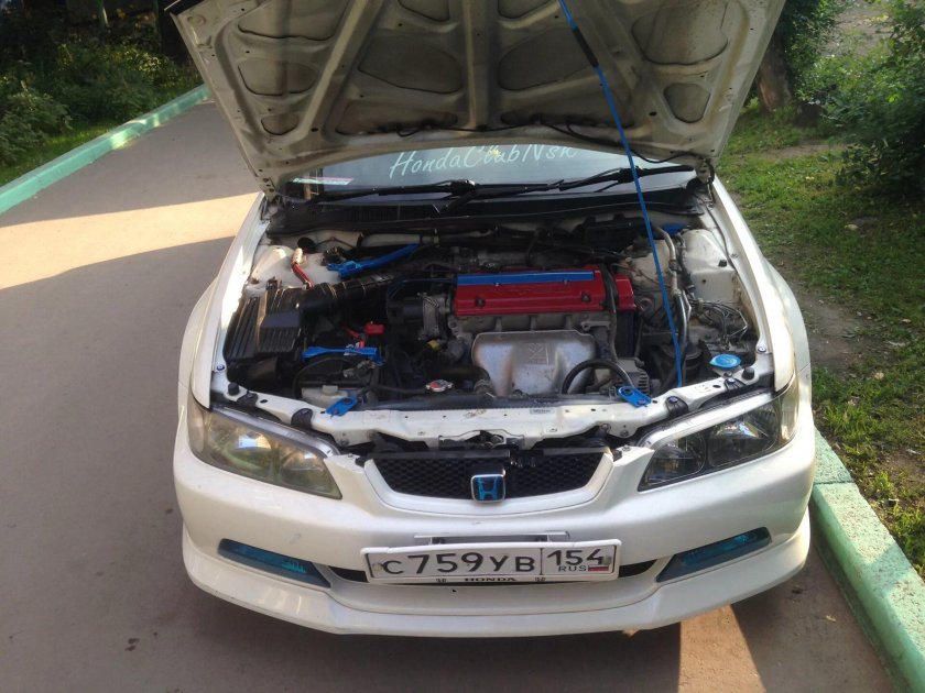 Подкапотка Honda Accord 6