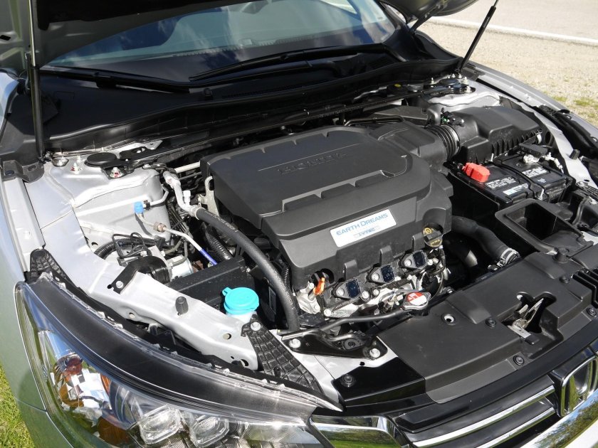 Подкапотка Хонда Аккорд 9