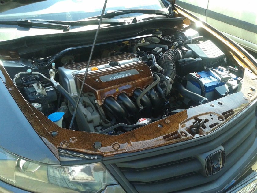 Подкапотка Хонда Аккорд 8 2.4
