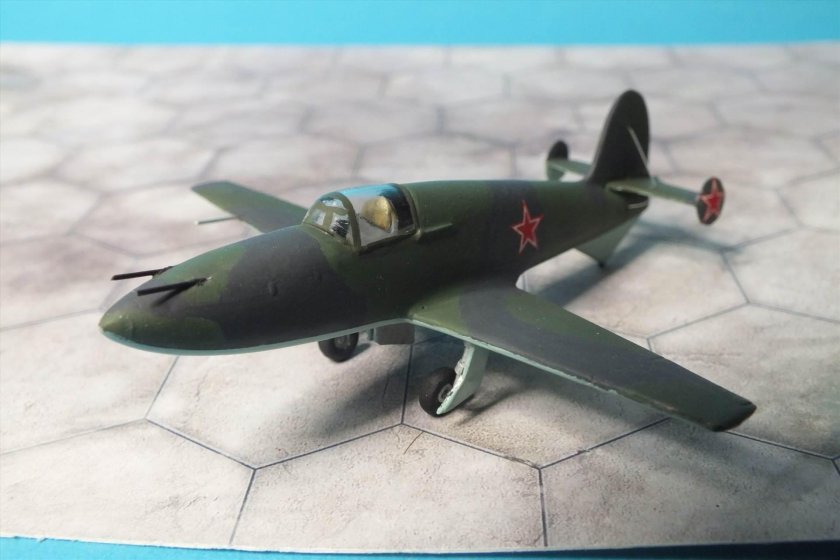 Самолет би-1