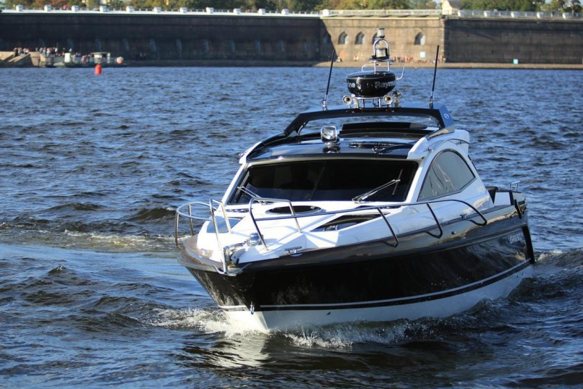 Катер Гризли 820