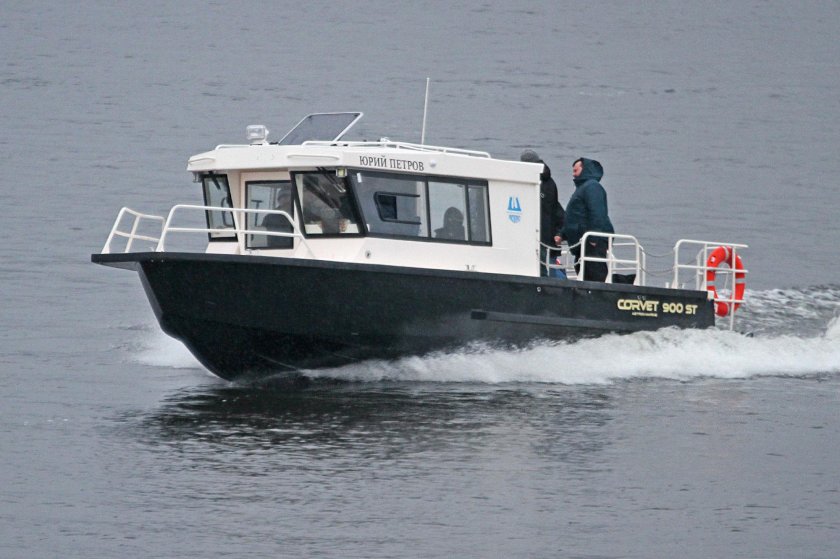 Катер Конрад 900