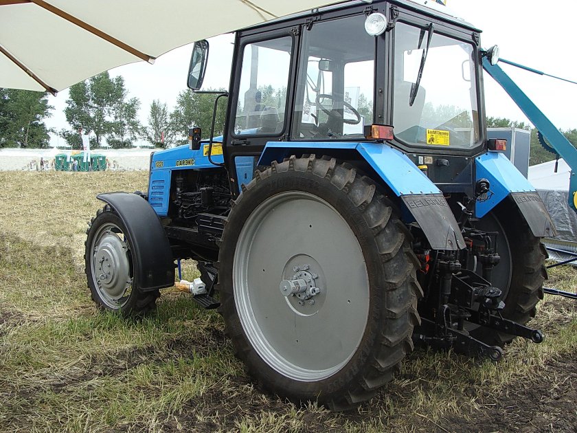 Трактор МТЗ 82 1221