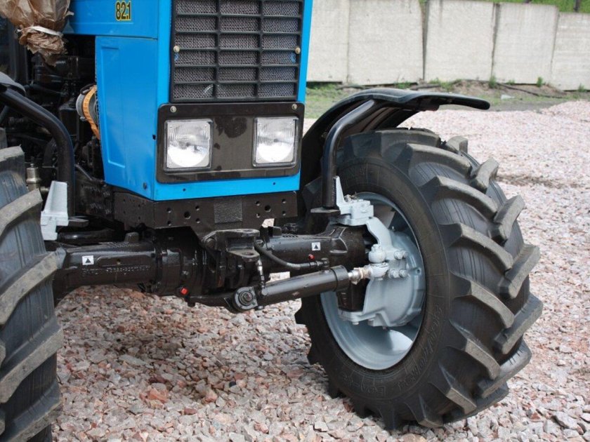 Трактор колесный Беларус-82.1-23/12