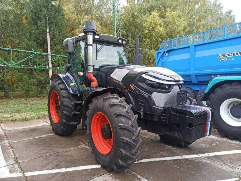 Tavol трактор