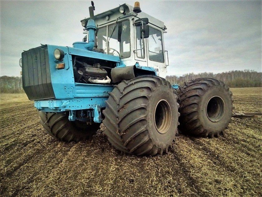 Трактор ХТА 220