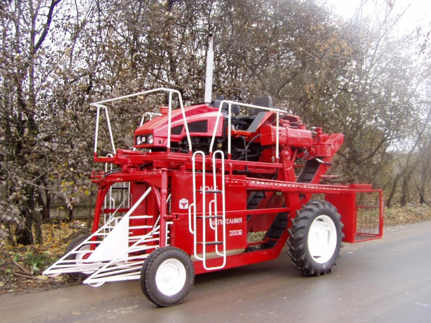 Ягодоуборочный комбайн КСМ 5